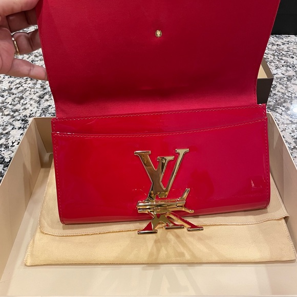 Louis Vuitton Patent Leather Louise clutch - Picture 4 of 15